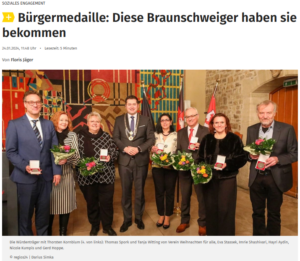 Die geehrten Personen mit dem Bürgermeister