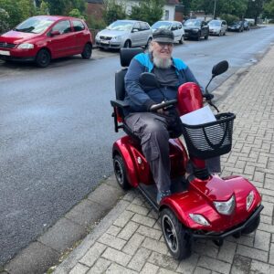 Frank testet seinen E-Rolli